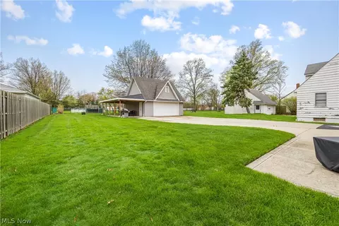 Exterior - 256 E 293rd St, Willowick, OH 44095 photo 3 of 10