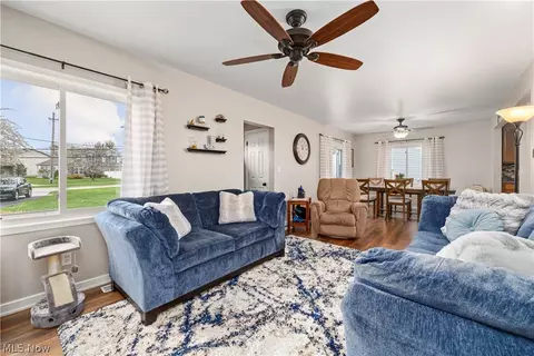 Living - 256 E 293rd St, Willowick, OH 44095 photo 2 of 7