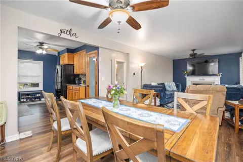 Dining - 256 E 293rd St, Willowick, OH 44095 photo 2 of 4