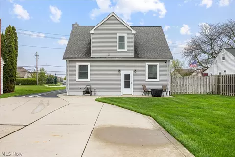 Exterior - 256 E 293rd St, Willowick, OH 44095 photo 2 of 10