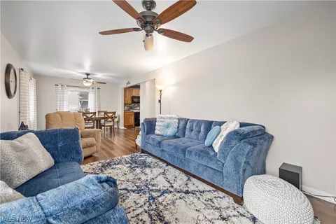Living - 256 E 293rd St, Willowick, OH 44095 photo 3 of 7