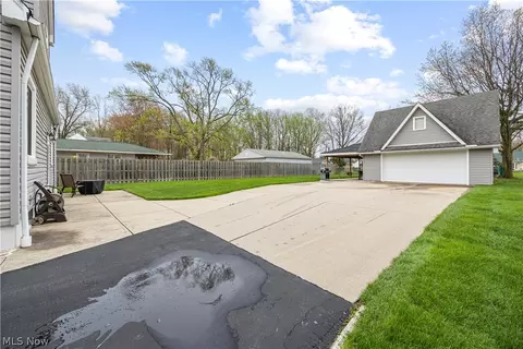 Exterior - 256 E 293rd St, Willowick, OH 44095 photo 6 of 10