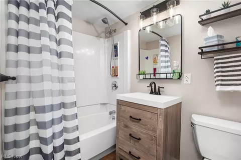 Bath - 256 E 293rd St, Willowick, OH 44095 photo 3 of 3