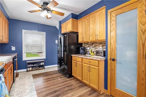 Kitchen - 256 E 293rd St, Willowick, OH 44095 photo 2 of 4