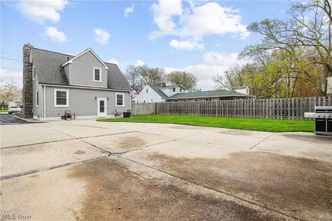 Exterior - 256 E 293rd St, Willowick, OH 44095 photo 7 of 10