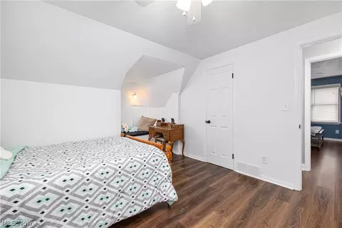 Bedroom - 256 E 293rd St, Willowick, OH 44095 photo 4 of 8