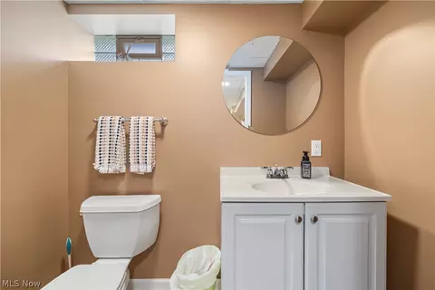 Bath - 256 E 293rd St, Willowick, OH 44095 photo 2 of 3