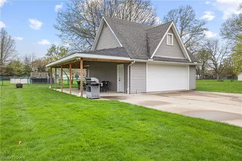 Exterior - 256 E 293rd St, Willowick, OH 44095 photo 4 of 10