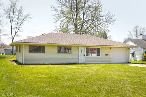 23300 Cranfield Rd, Bedford Heights, OH 44146