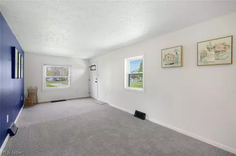 Living - 559 Edith Ave, Akron, OH 44312 photo 2 of 2
