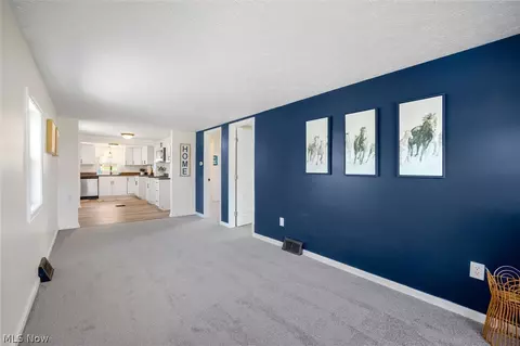 Entry Way - 559 Edith Ave, Akron, OH 44312 photo 1 of 2