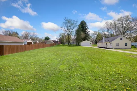 Exterior - 559 Edith Ave, Akron, OH 44312 photo 8 of 9