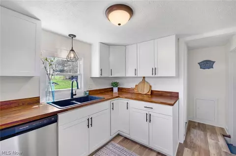 Kitchen - 559 Edith Ave, Akron, OH 44312 photo 4 of 5