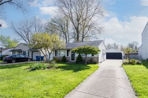 1521 Paine St, Lorain, OH 44052