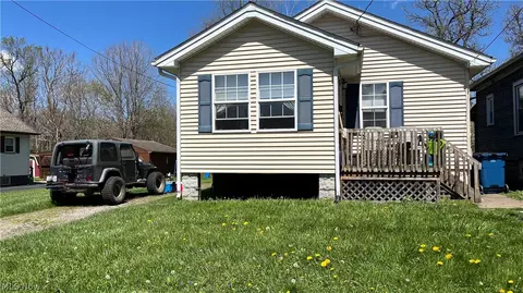 102 Gordon St, Girard, OH 44420