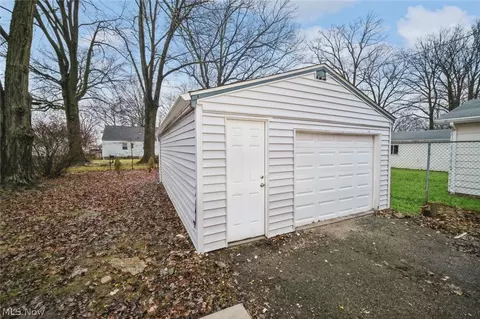 Exterior - 508 Denison Ave, Elyria, OH 44035 photo 5 of 6