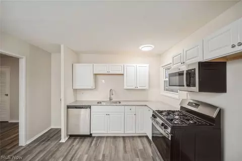 Kitchen - 508 Denison Ave, Elyria, OH 44035 photo 2 of 3