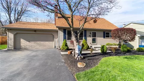 668 Dorchester Dr, Hubbard, OH 44425
