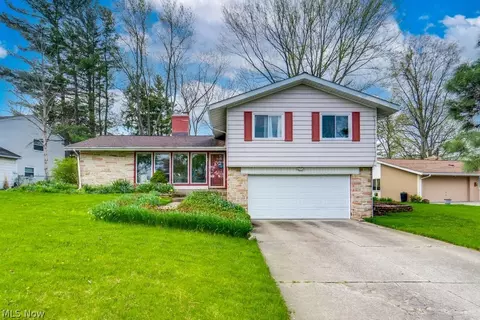 35 Greenbriar Dr, Aurora, OH 44202