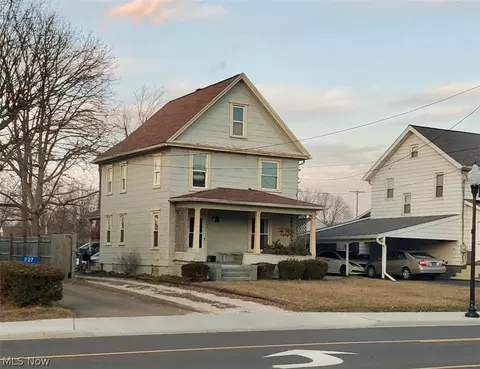 221 Charlotte St NW, North Canton, OH 44720