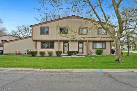 11597 Harbour Light Dr, North Royalton, OH 44133