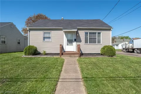 2833 Ellis Ave NE, Canton, OH 44705