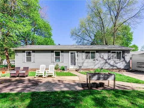 Exterior - 43 E Ingleside Dr, Akron, OH 44319 photo 2 of 4