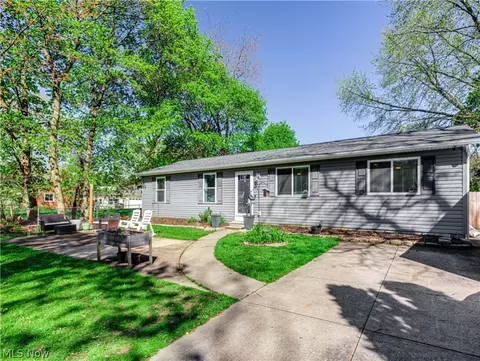 43 E Ingleside Dr, Akron, OH 44319