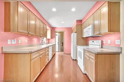 Kitchen - 2028 E 42nd St, Lorain, OH 44055 photo 5 of 5