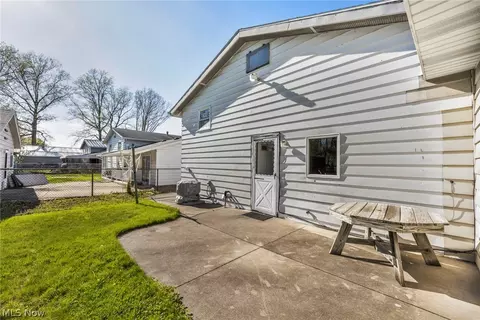 Exterior - 2028 E 42nd St, Lorain, OH 44055 photo 4 of 4