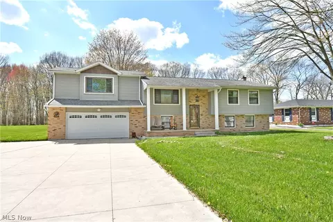 191 Heritage Dr, Beloit, OH 44609