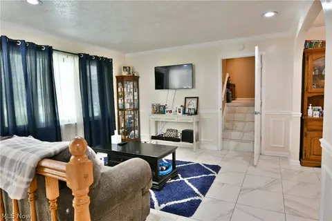Living - 191 Heritage Dr, Beloit, OH 44609 photo 2 of 5