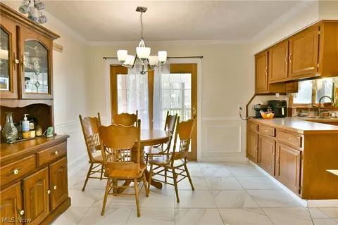Dining - 191 Heritage Dr, Beloit, OH 44609 photo 2 of 4