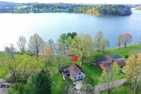 1271 Arrowhead Dr SW, Dellroy, OH 44620