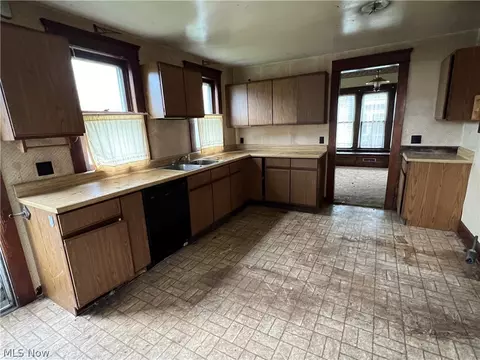 418 State St, Conneaut, OH 44030 photo 4