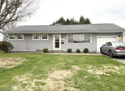 212 W 5th St, Williamstown, WV 26187