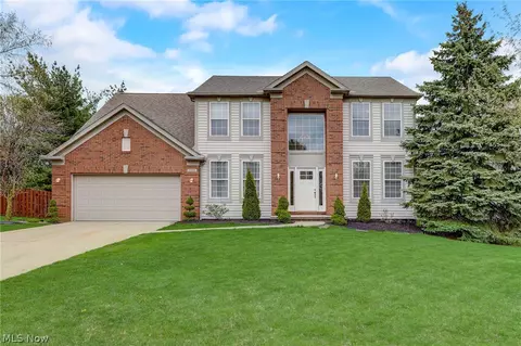 2925 Elmer Dr, Brunswick, OH 44212