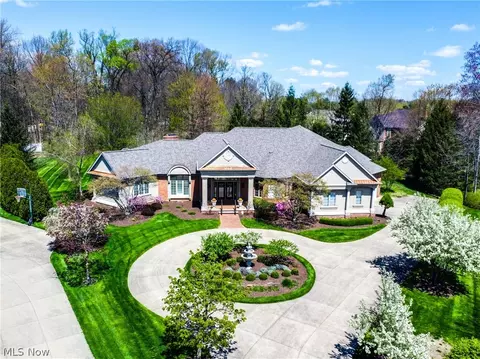 2833 Barclay Cir NW, North Canton, OH 44720