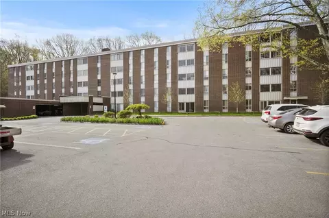 3068 Kent Rd #209, Stow, OH 44224