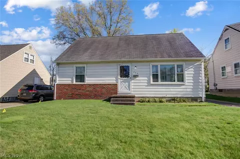 906 Davis Ave, Cuyahoga Falls, OH 44221