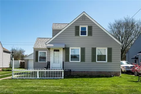 4405 W 226th St, Fairview Park, OH 44126