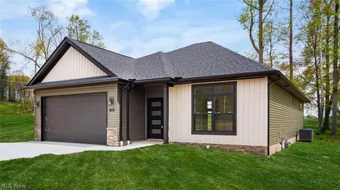 3486 Jamestown Dr, Zanesville, OH 43701