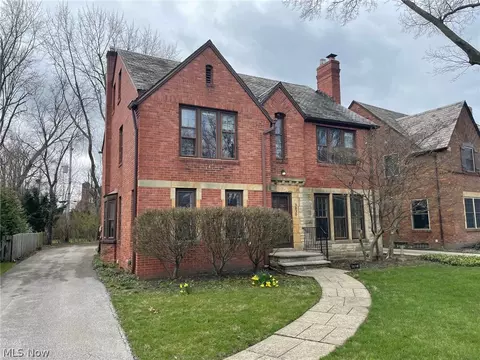 3830 Claridge Oval, University Heights, OH 44118