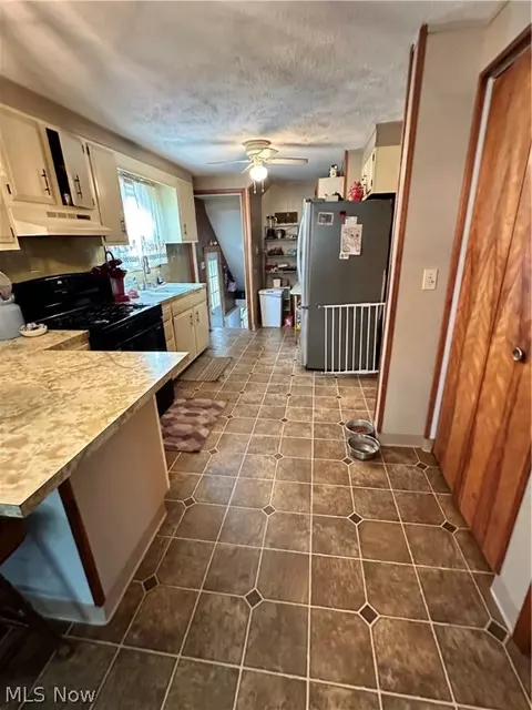 Kitchen - 4902 Strong Ave, Ashtabula, OH 44004 photo 1 of 1