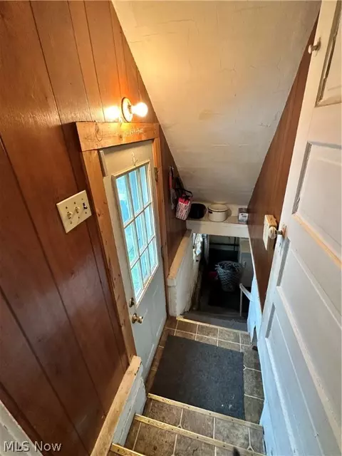 Entry Way - 4902 Strong Ave, Ashtabula, OH 44004 photo 1 of 3