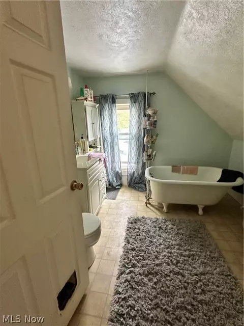 Bath - 4902 Strong Ave, Ashtabula, OH 44004 photo 2 of 2
