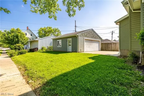 400 Kenyon Ave, Elyria, OH 44035 photo 4