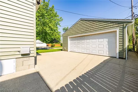 400 Kenyon Ave, Elyria, OH 44035 photo 5