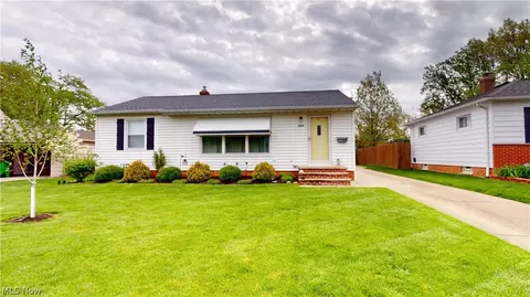 1623 Dennis Dr, Wickliffe, OH 44092
