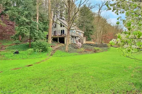 2655 Dodd Rd, Willoughby Hills, OH 44094